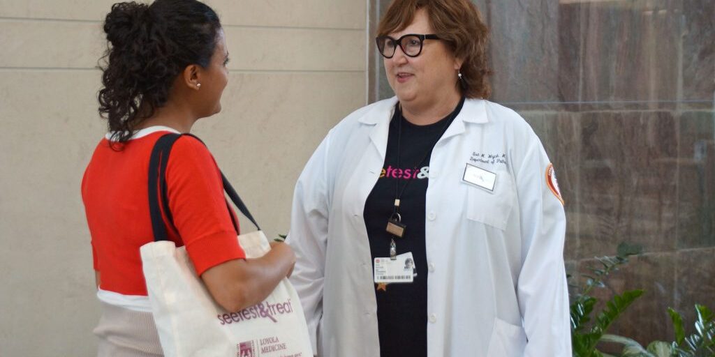 2016-08-27-loyola-hispwomanwojciktalking3-min